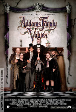 Addams Family Values 1993 poster Anjelica Huston Raul Julia Christopher Lloyd Barry Sonnenfeld Barn
