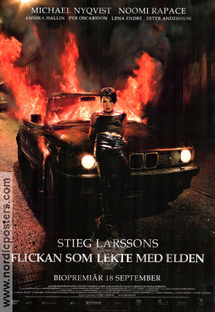 Flickan som lekte med elden 2009 poster Noomi Rapace Michael Nyqvist Lena Endre Daniel Alfredson Text: Stieg Larsson Hitta mer: Millenium Bilar och racing Brand