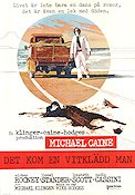 Det kom en vitklädd man 1973 poster Michael Caine Mickey Rooney Lionel Stander Mike Hodges Strand