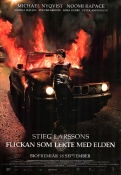 Flickan som lekte med elden 2009 poster Noomi Rapace Michael Nyqvist Lena Endre Daniel Alfredson Text: Stieg Larsson Hitta mer: Millenium Bilar och racing Brand